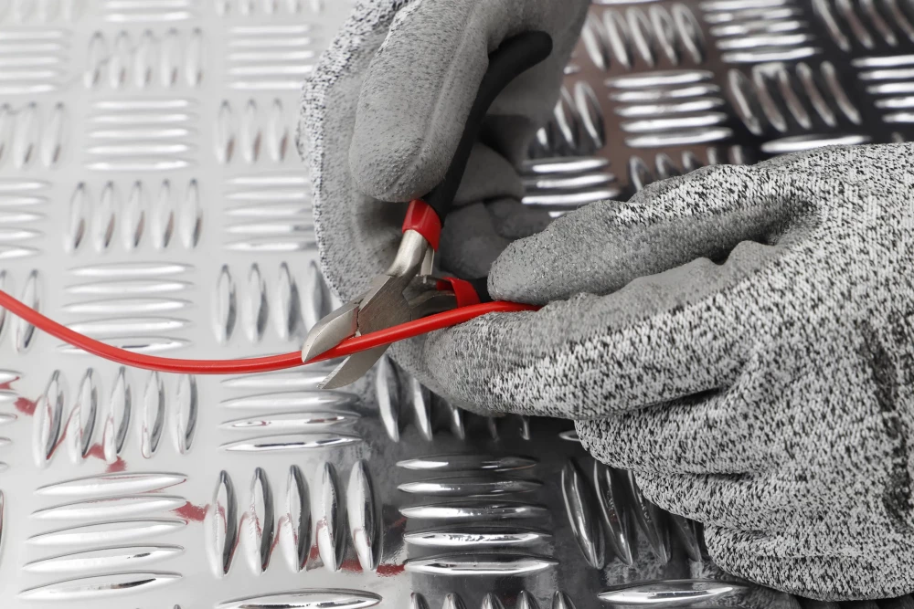 Elektronikai oldalcsípő | rugóval | 110 mm