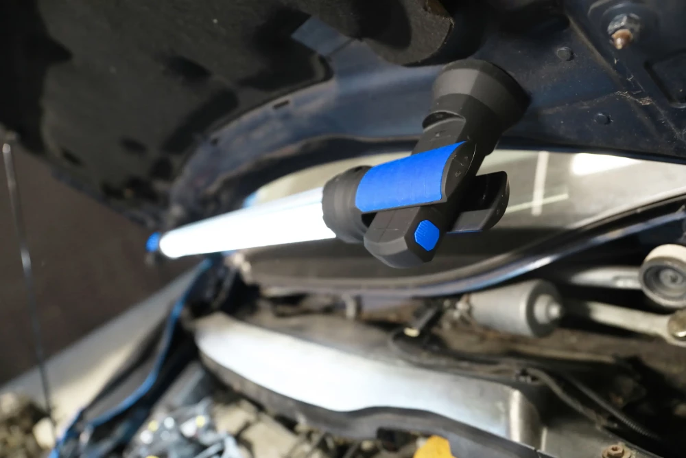 Akkus LED lámpa motorháztetőre